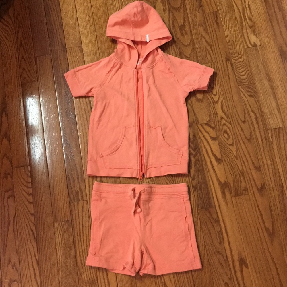 Columbia shortsleeved hoodie w/shorts size 6